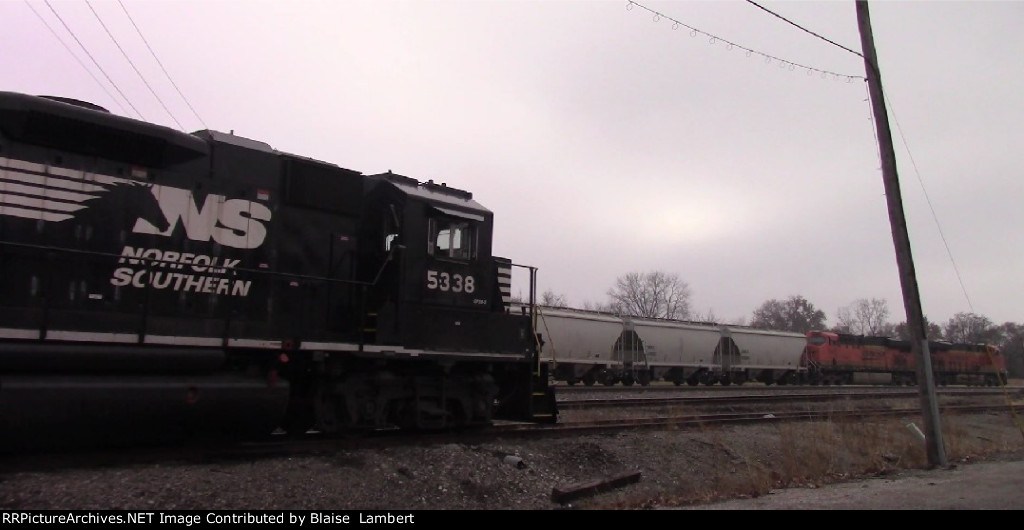 BNSF local passes NS D76